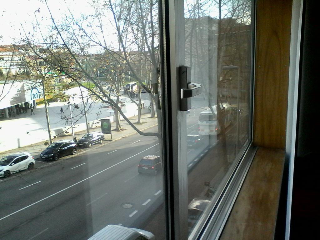 Metro-Apartment Rnal Nº35375 Al-Chamada Para A Rede Movel Nacional ポルト エクステリア 写真