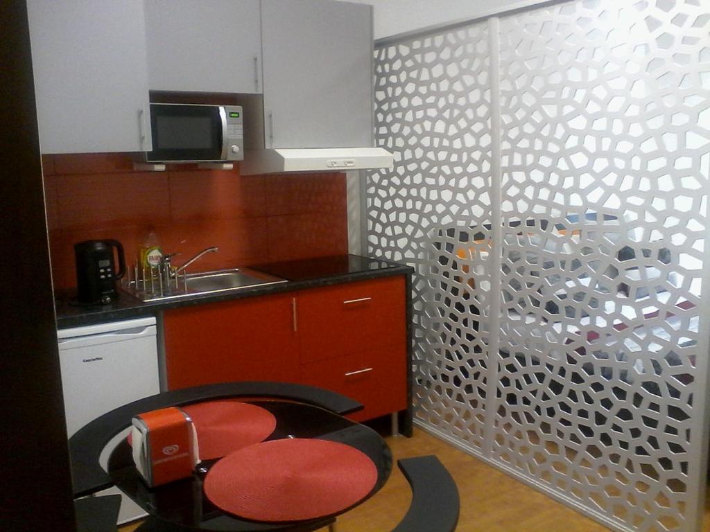 Metro-Apartment Rnal Nº35375 Al-Chamada Para A Rede Movel Nacional ポルト エクステリア 写真